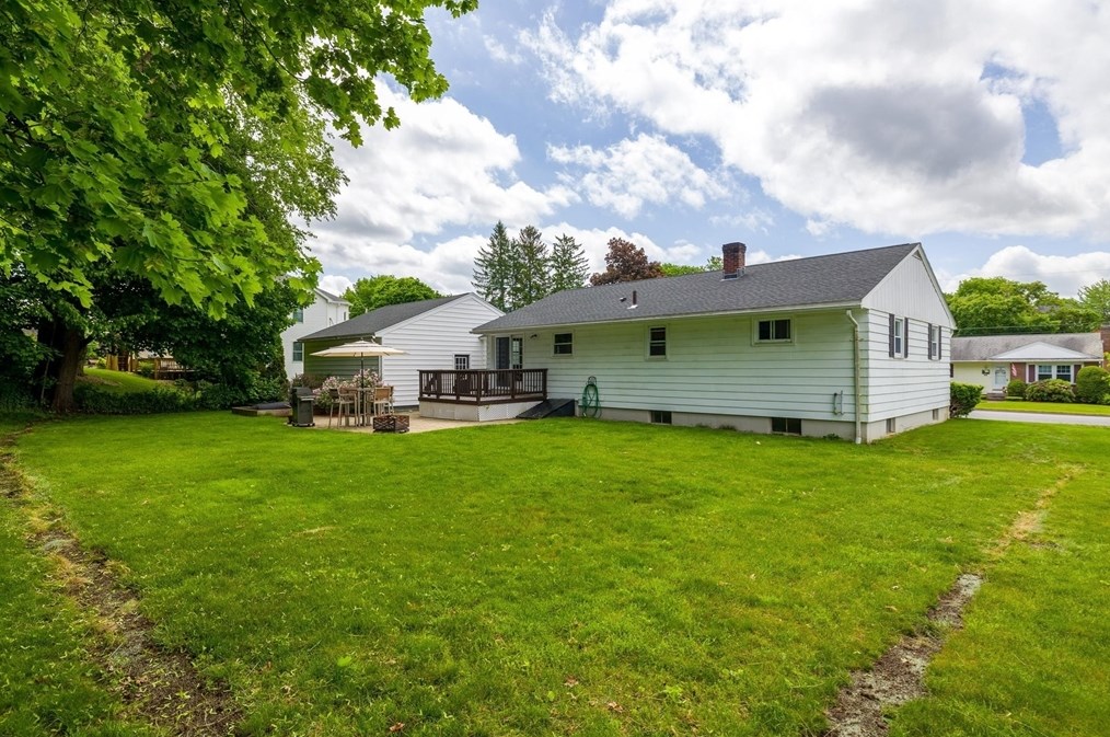 45 Douglas Rd, Gardner MA 01440-1814 exterior