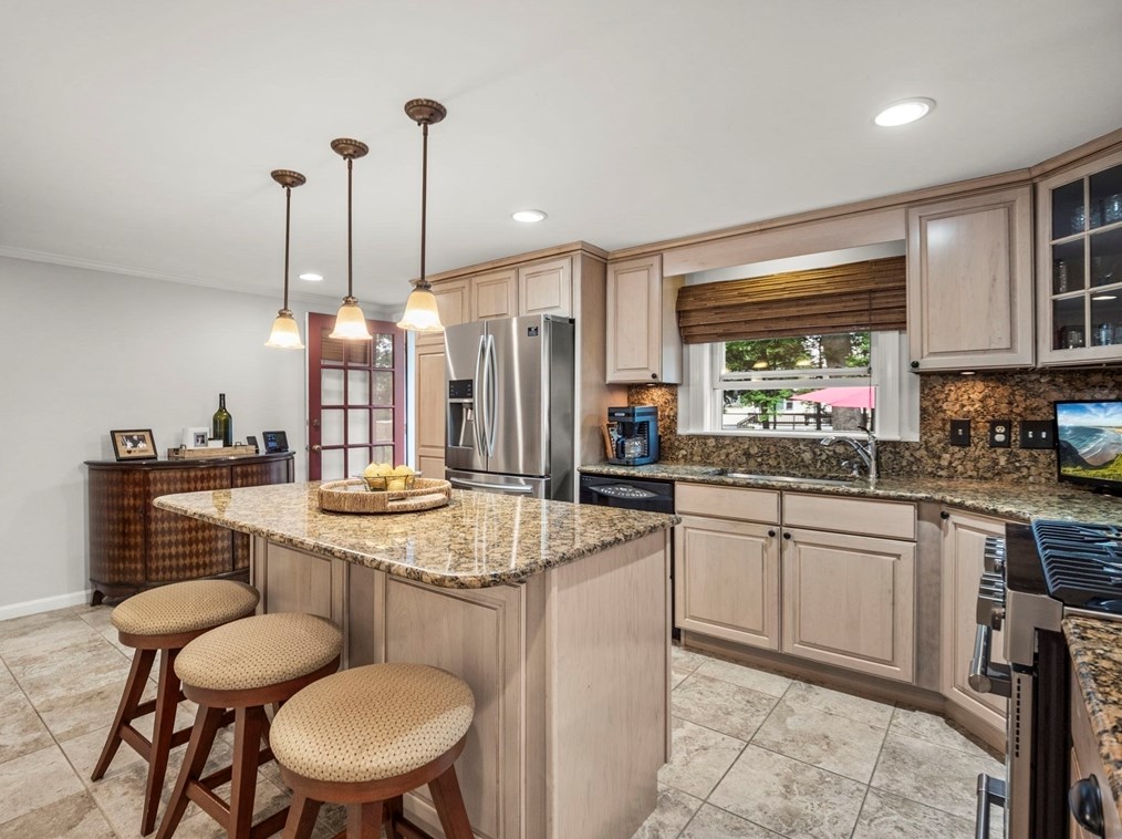 122 Fairfield St, Lowell MA 01851-4537 exterior