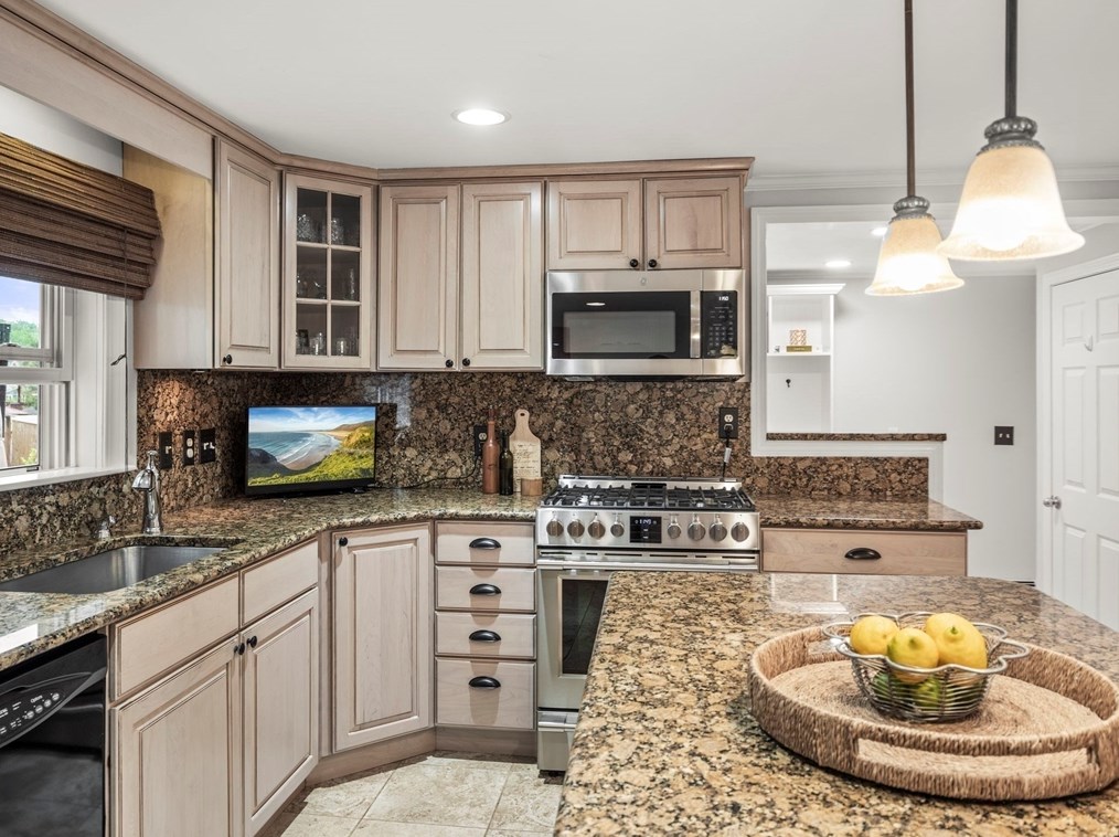 122 Fairfield St, Lowell MA 01851-4537 exterior