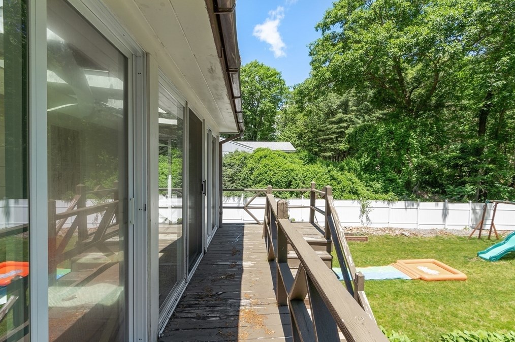 8 Alamo Cir, Chelmsford MA 01824-4547 exterior