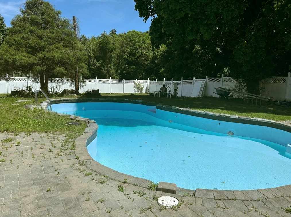 408 York St, Canton MA 02021-2446 exterior