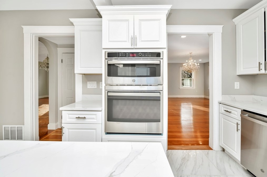 408 York St, Canton MA 02021-2446 exterior