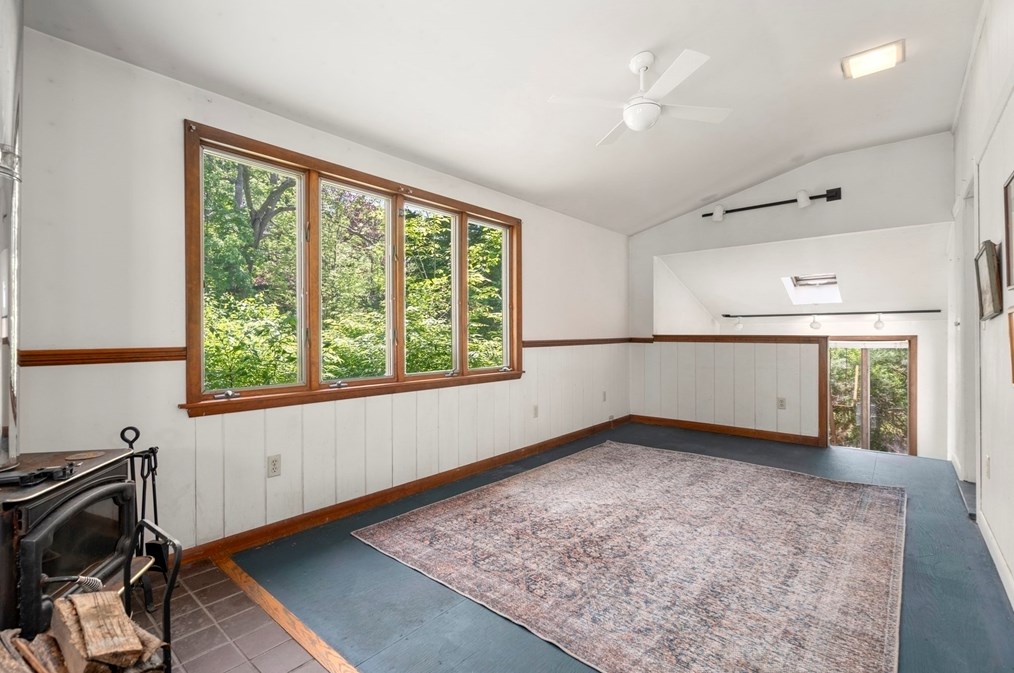 130 Frst Ave, Hudson MA  01749-2815 exterior