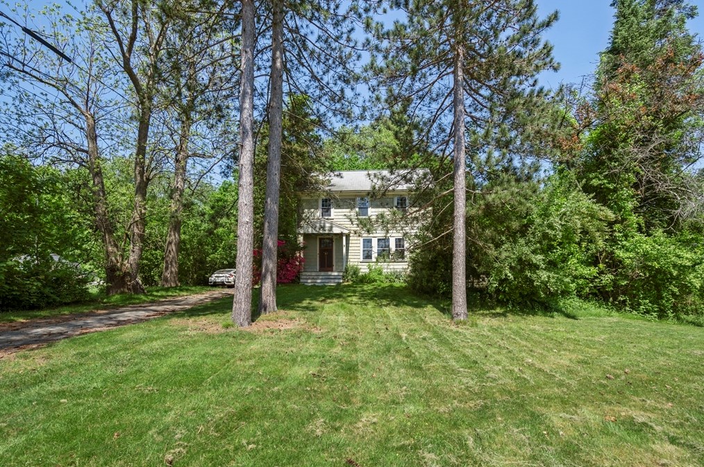 130 Frst Ave, Hudson MA  01749-2815 exterior