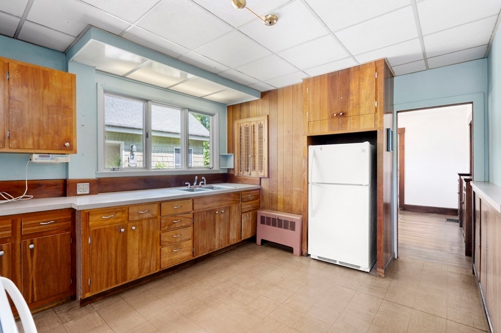 130 Frst Ave, Hudson MA  01749-2815 exterior