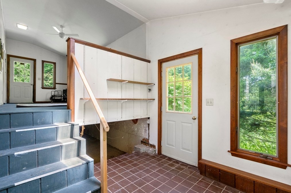 130 Frst Ave, Hudson MA  01749-2815 exterior