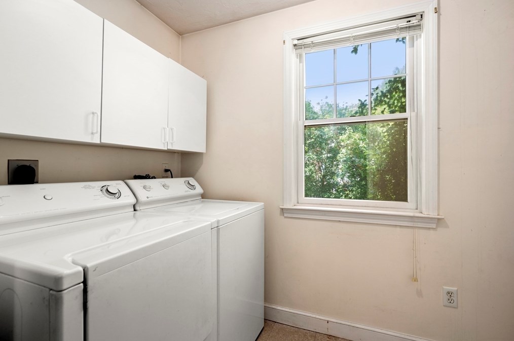 130 Frst Ave, Hudson MA  01749-2815 exterior