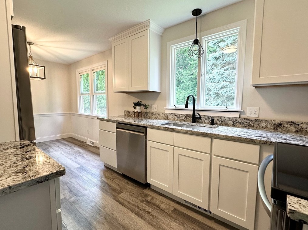 355 Ely Ave, West Springfield MA 01089-2202 exterior