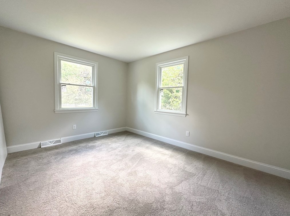 355 Ely Ave, West Springfield MA 01089-2202 exterior