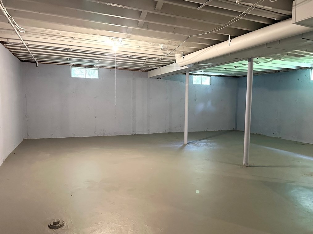 355 Ely Ave, West Springfield MA 01089-2202 exterior