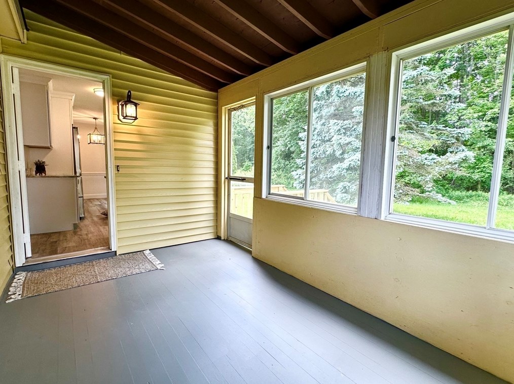 355 Ely Ave, West Springfield MA 01089-2202 exterior