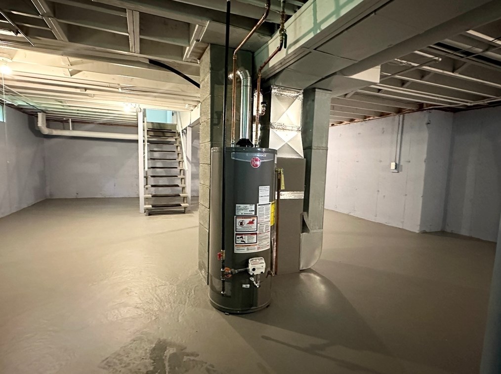 355 Ely Ave, West Springfield MA 01089-2202 exterior