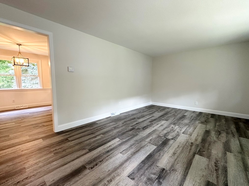 355 Ely Ave, West Springfield MA 01089-2202 exterior