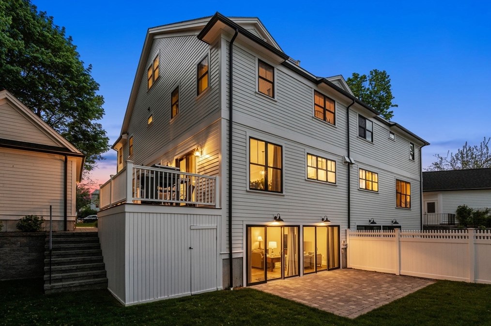 21 Conant Rd, Watertown MA 02472-2305 exterior