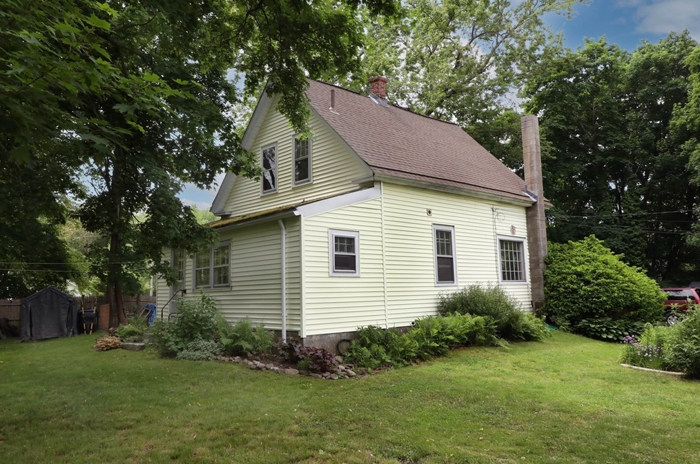 55 Brigham Pl, Whitman MA 02382-2503 exterior