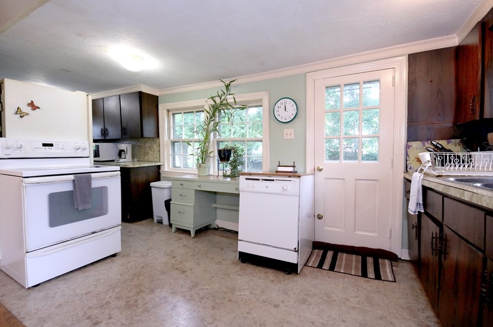 55 Brigham Pl, Whitman MA 02382-2503 exterior