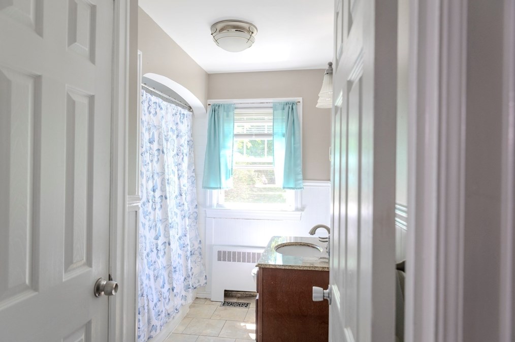 379 Main St, East Brookfield MA 01515-1703 exterior