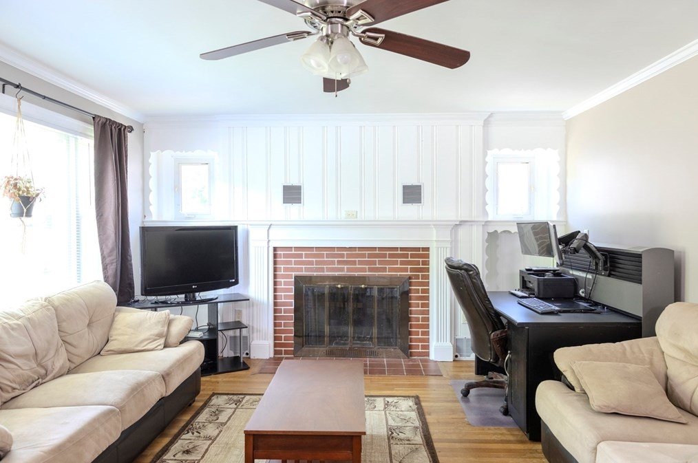 379 Main St, East Brookfield MA 01515-1703 exterior