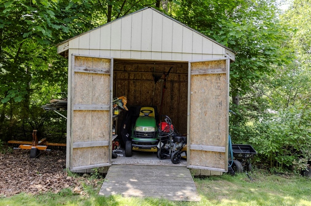 379 Main St, East Brookfield MA 01515-1703 exterior