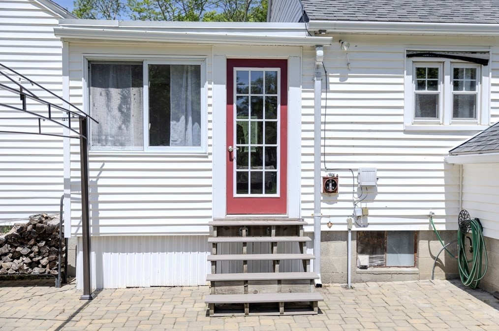 379 Main St, East Brookfield MA 01515-1703 exterior