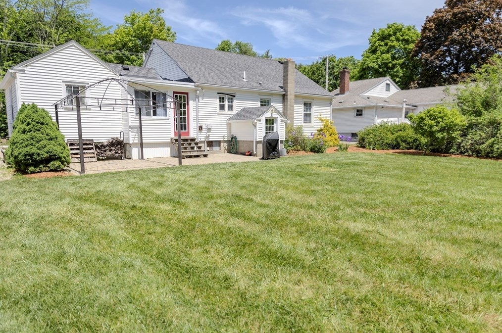 379 Main St, East Brookfield MA 01515-1703 exterior