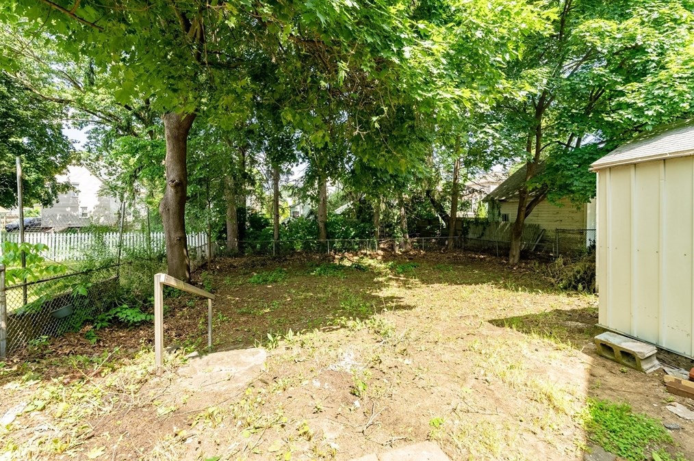 30 Beauchamp St, Springfield MA 01107-1315 exterior