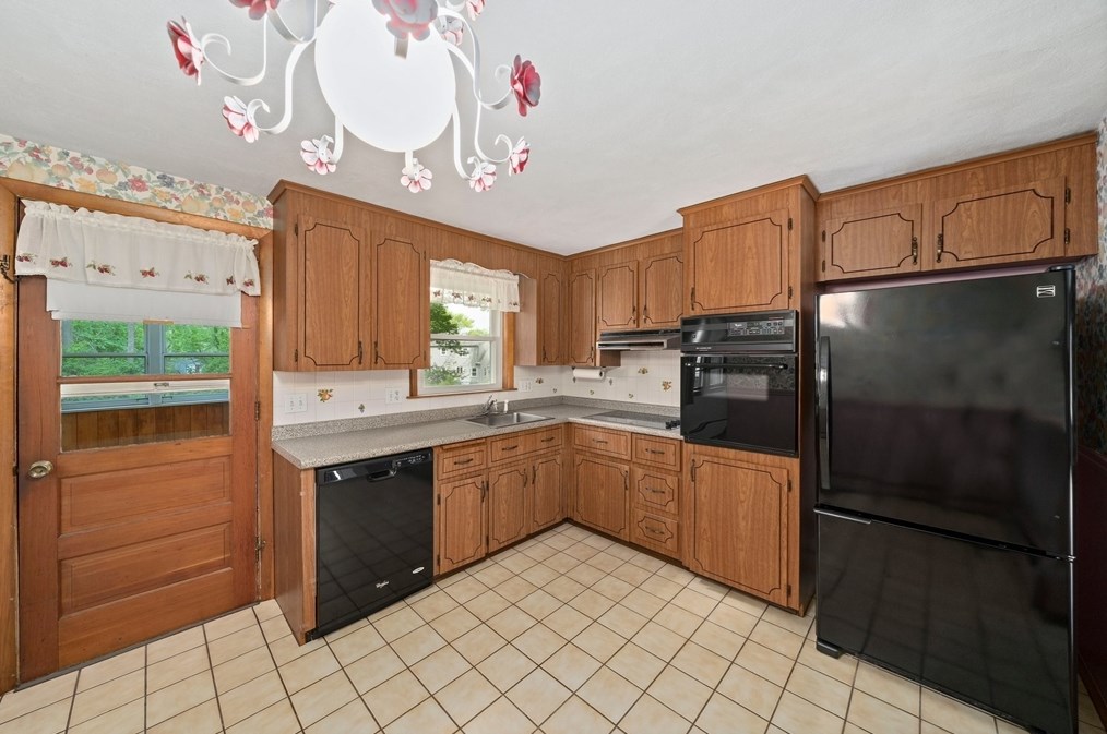 165 Lisle St, Braintree MA 02184-5024 exterior