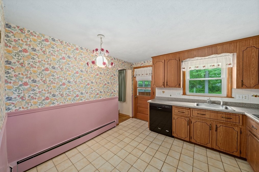 165 Lisle St, Braintree MA 02184-5024 exterior