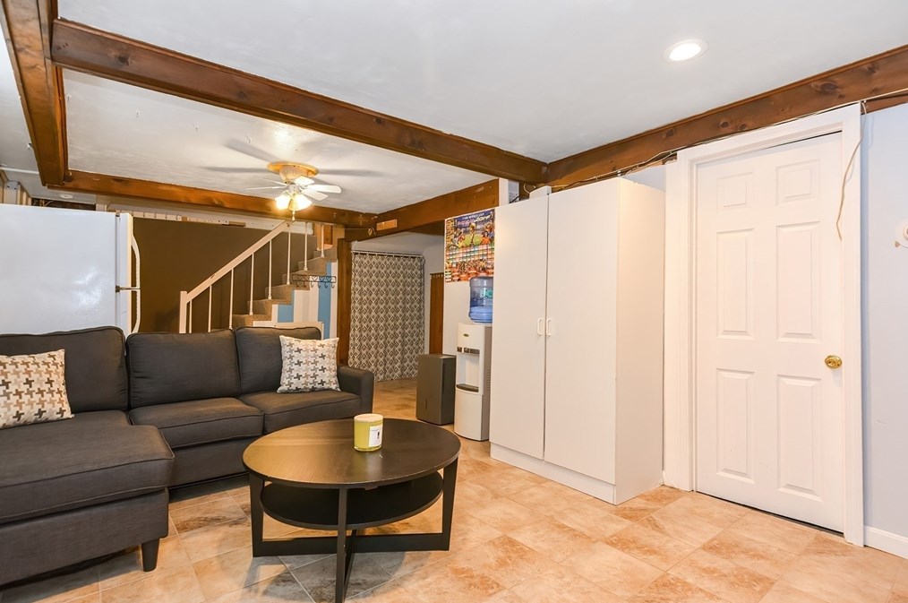 122 Washington St, Woburn MA  01801-4661 exterior