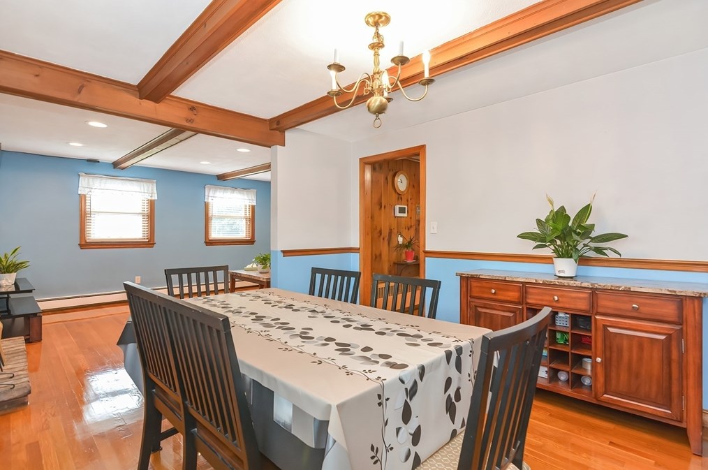 122 Washington St, Woburn MA  01801-4661 exterior