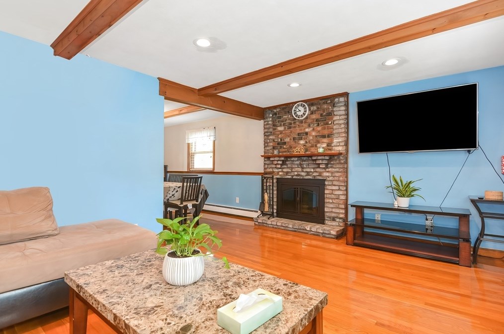 122 Washington St, Woburn MA  01801-4661 exterior