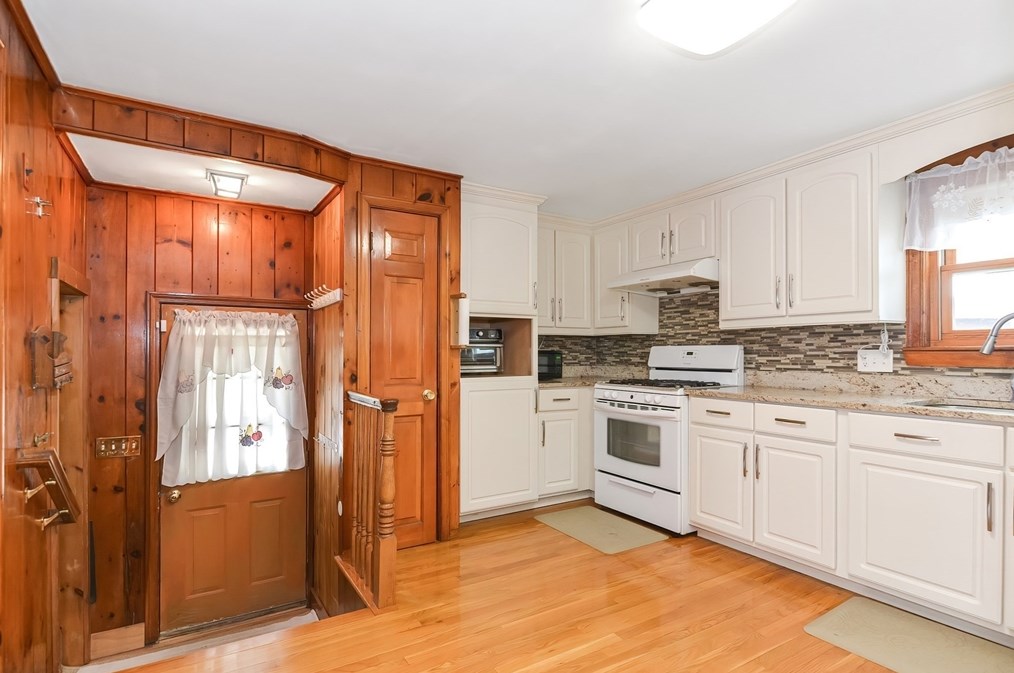 122 Washington St, Woburn MA  01801-4661 exterior