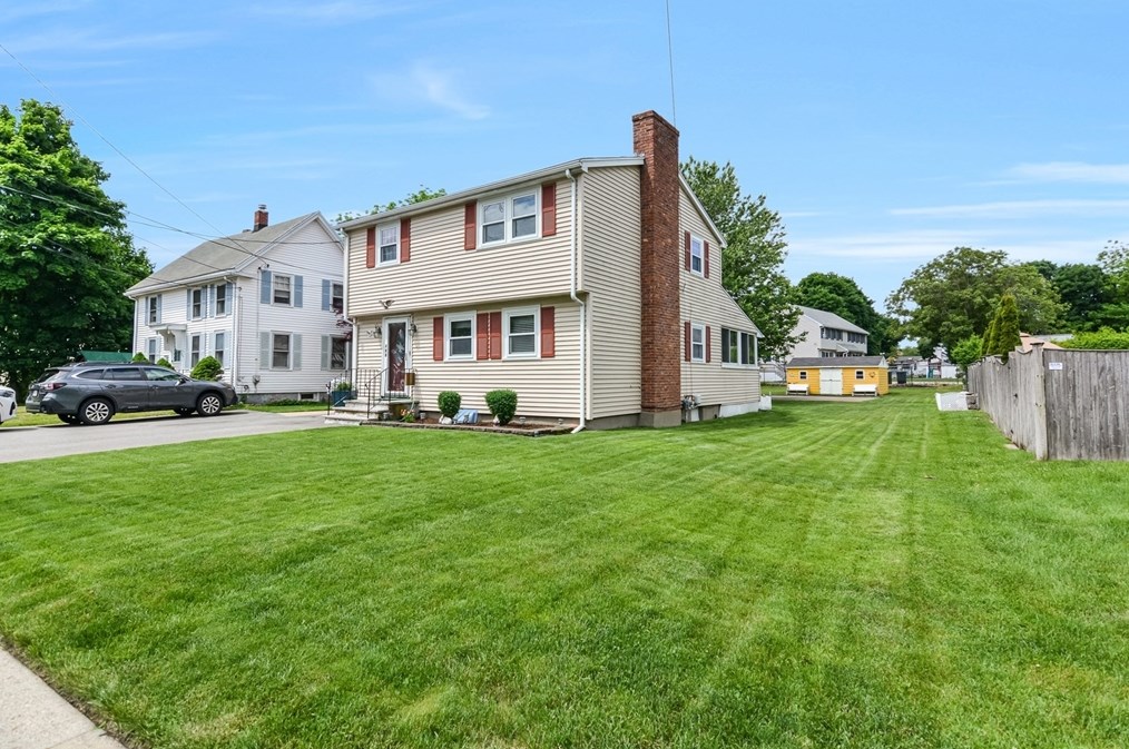 122 Washington St, Woburn MA  01801-4661 exterior