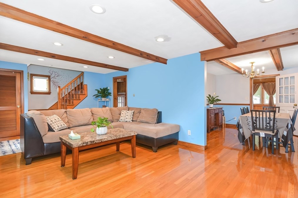 122 Washington St, Woburn MA  01801-4661 exterior