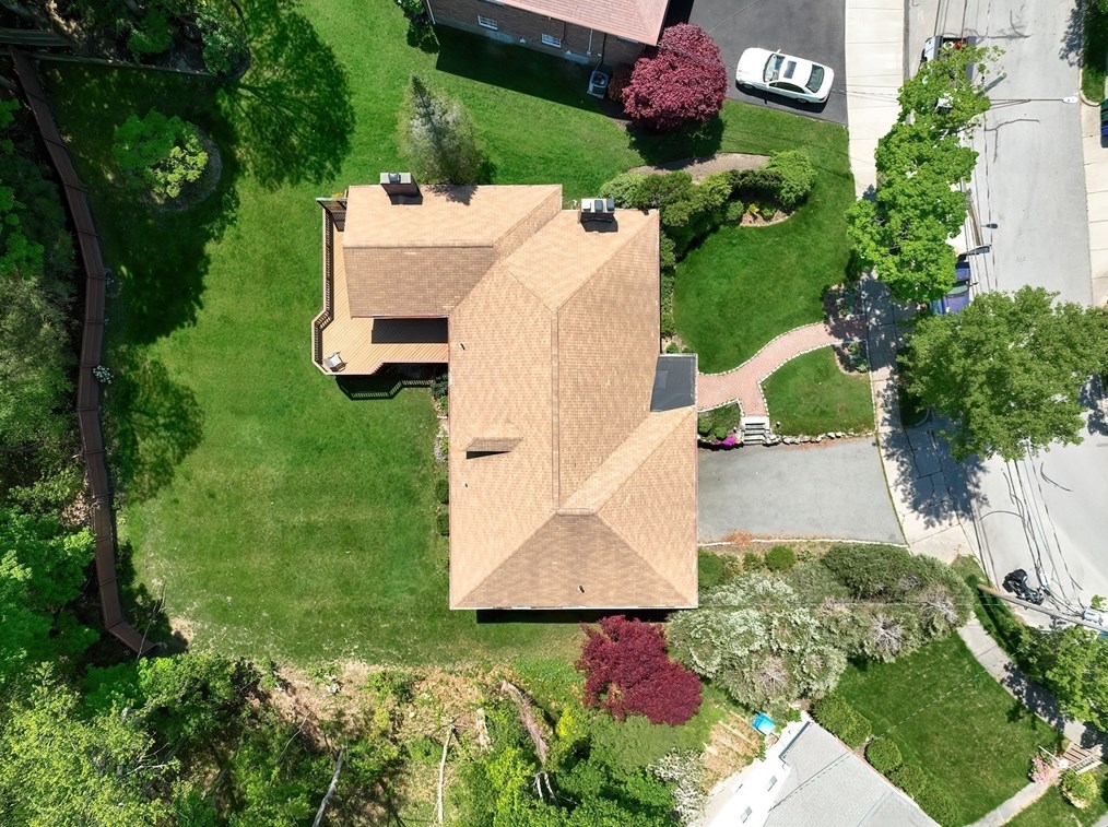 81 Cross Hl Rd, Newton MA 02459-3121 exterior