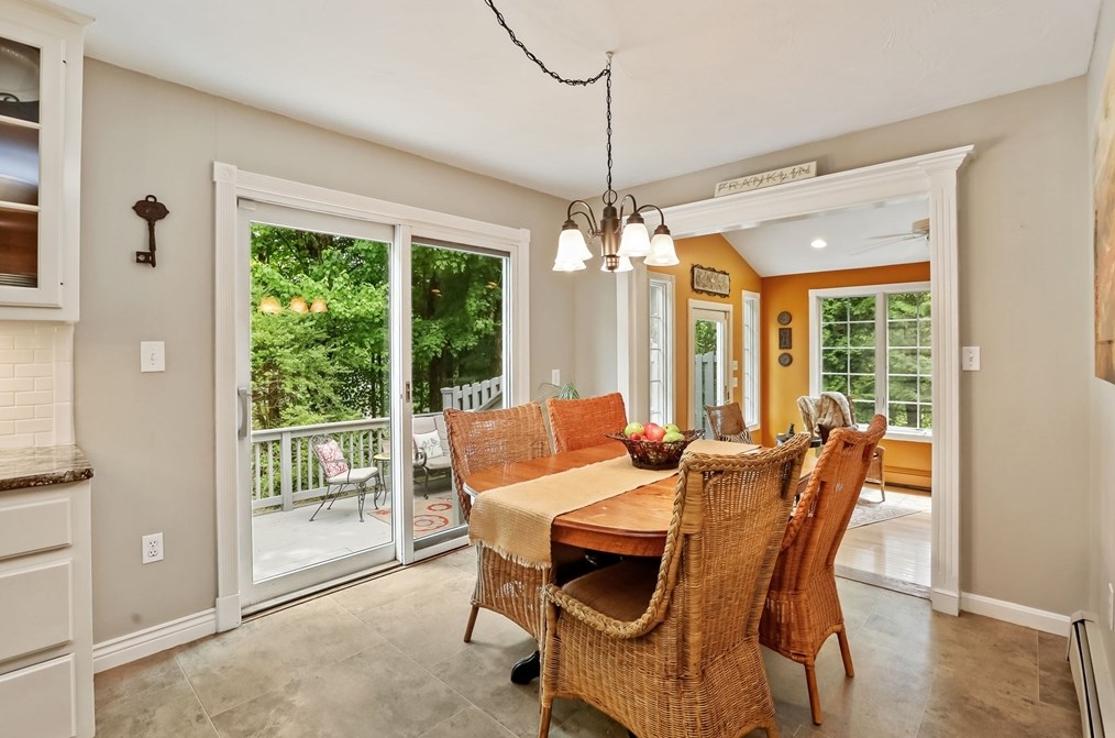 4 Linbrook Ln, Franklin MA 02038-1673 exterior