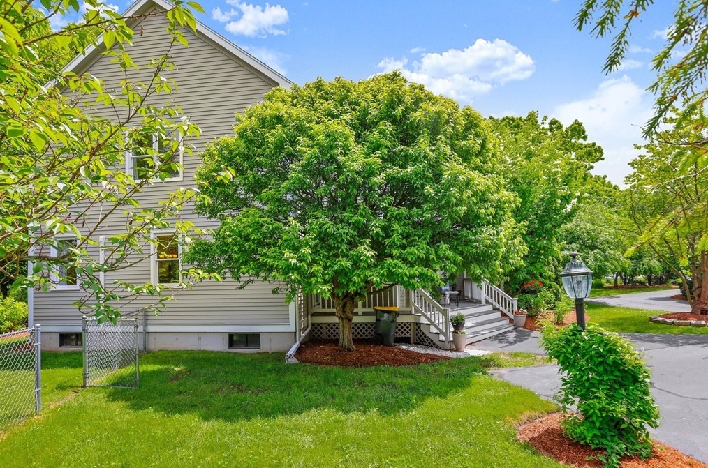 4 Linbrook Ln, Franklin MA 02038-1673 exterior