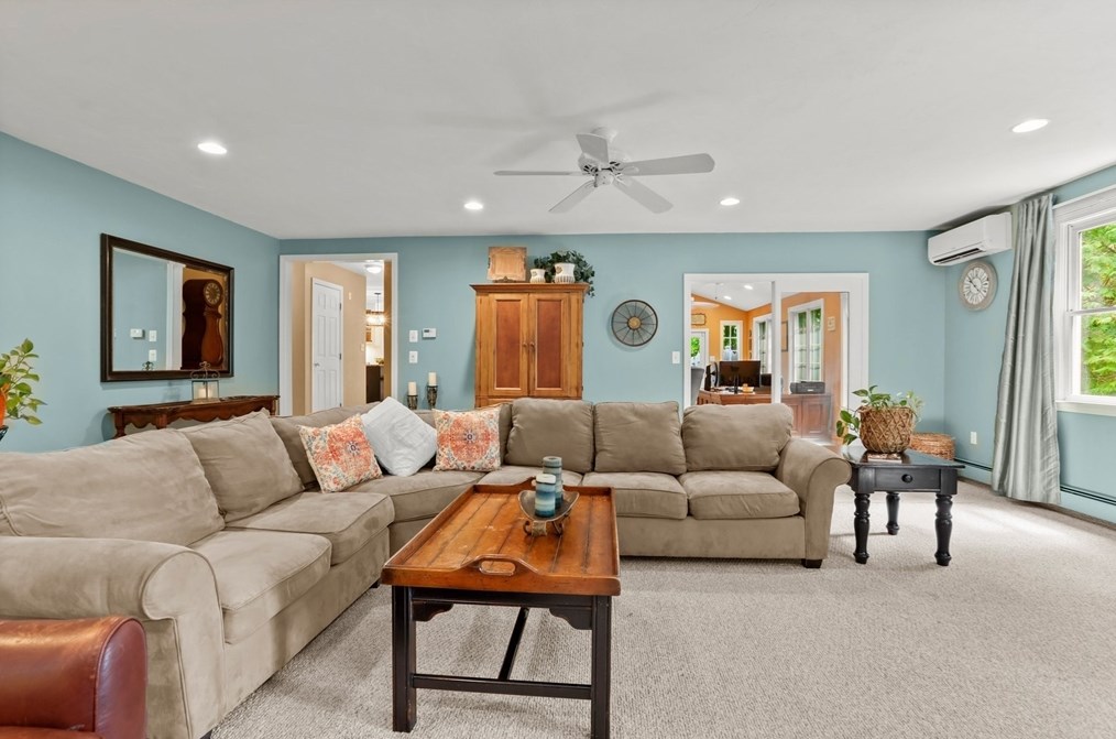 4 Linbrook Ln, Franklin MA 02038-1673 exterior