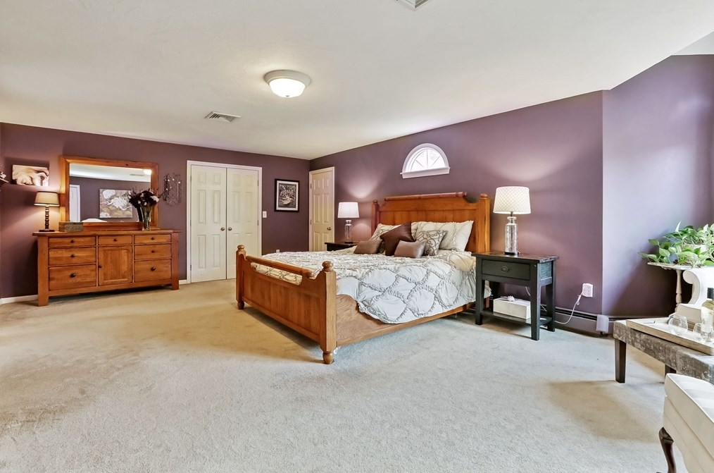 4 Linbrook Ln, Franklin MA 02038-1673 exterior