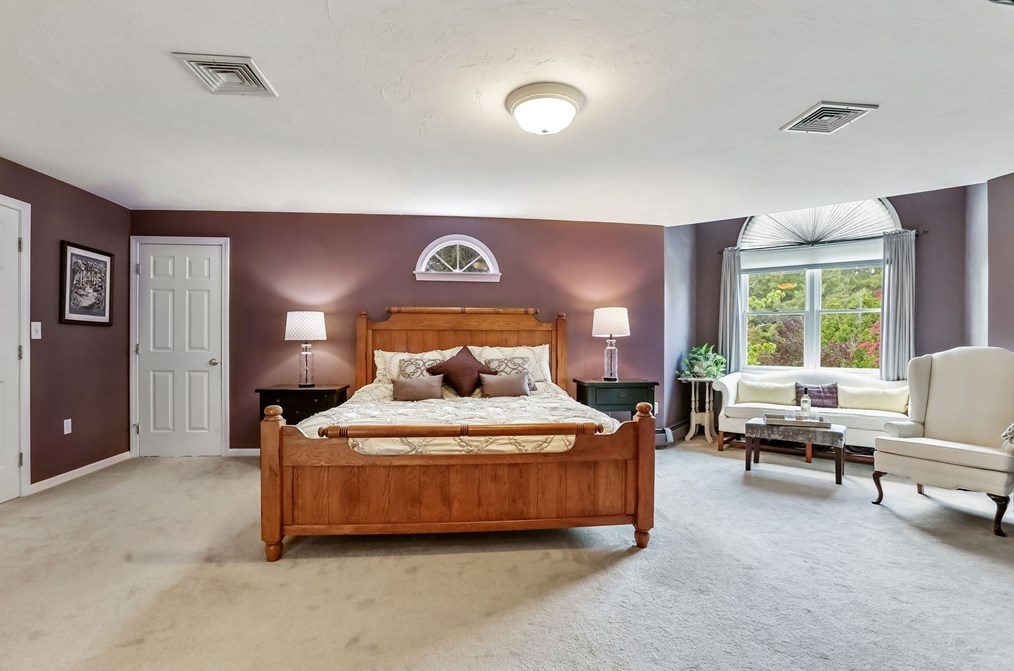 4 Linbrook Ln, Franklin MA 02038-1673 exterior