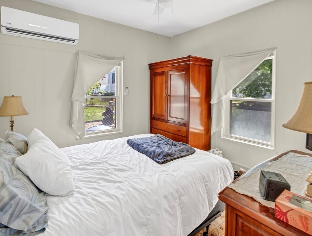 52 H St, Hull MA 02045-1809 exterior