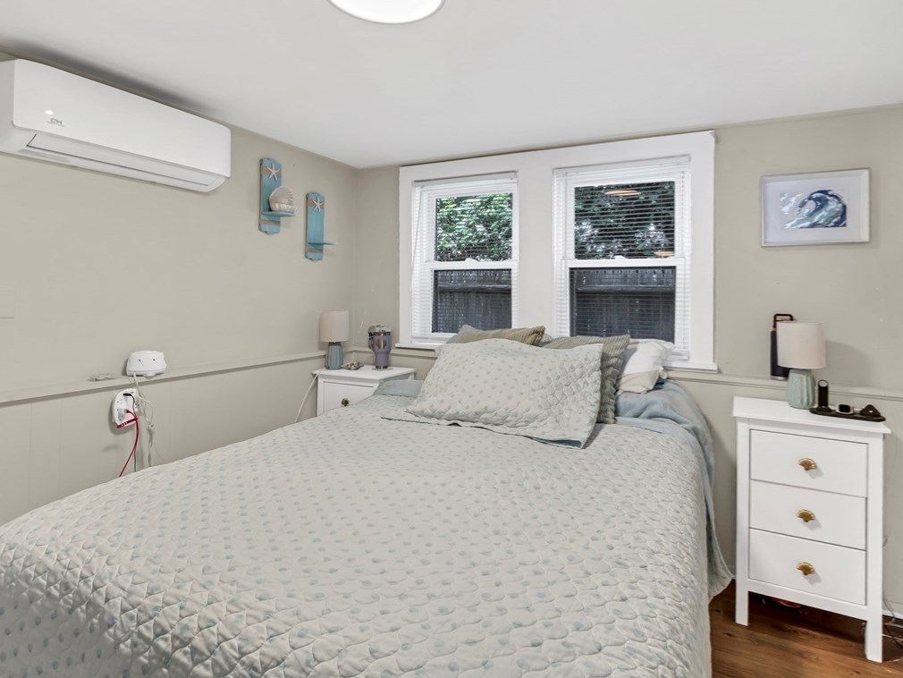 52 H St, Hull MA 02045-1809 exterior