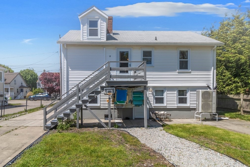 52 H St, Hull MA 02045-1809 exterior