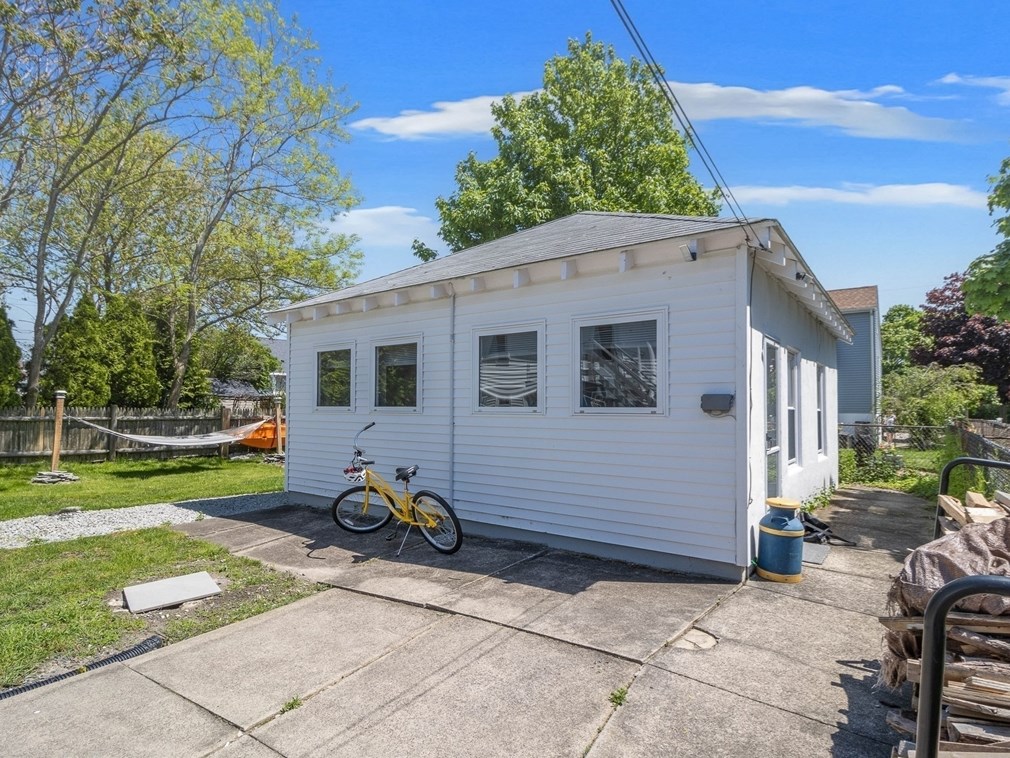 52 H St, Hull MA 02045-1809 exterior