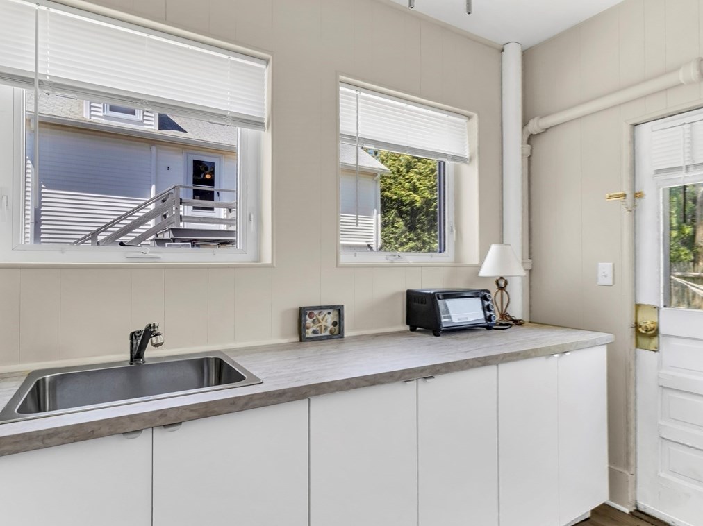 52 H St, Hull MA 02045-1809 exterior