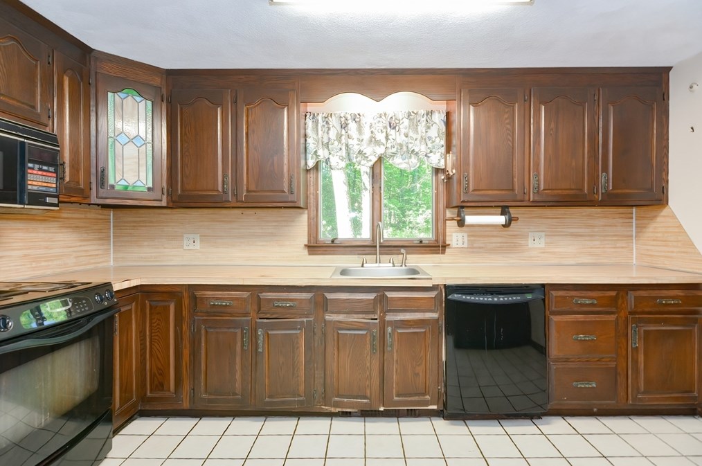 241 Prospect St, Franklin MA 02038-3405 exterior