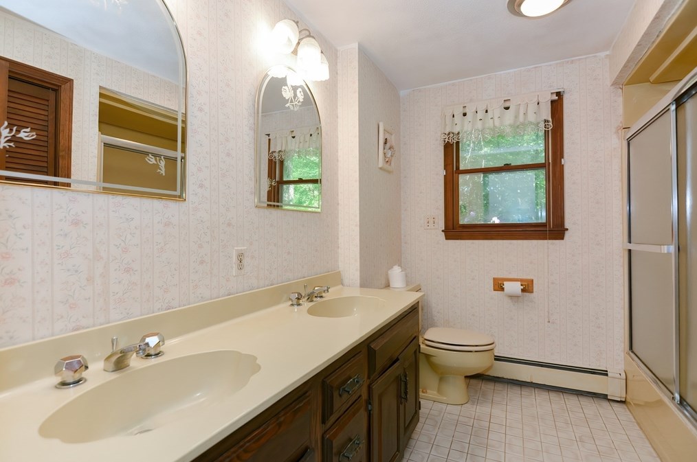 241 Prospect St, Franklin MA 02038-3405 exterior