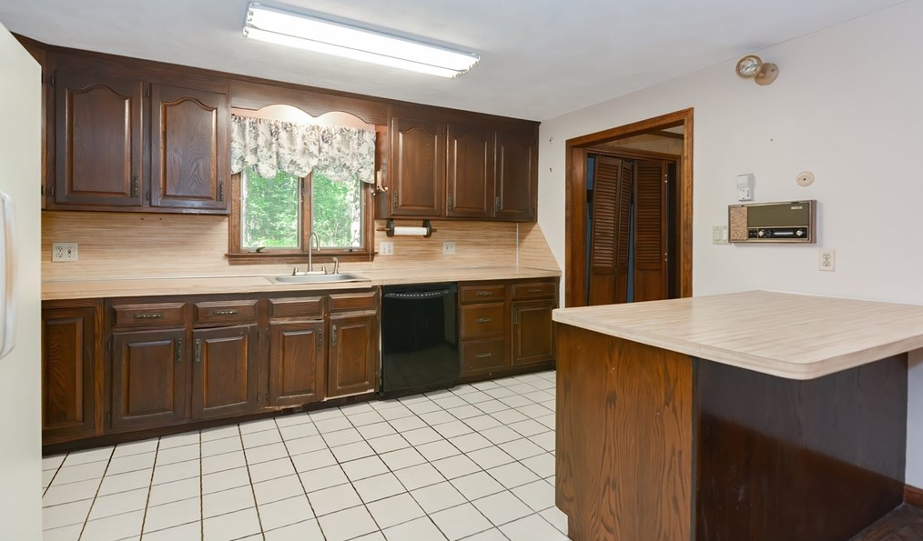 241 Prospect St, Franklin MA 02038-3405 exterior