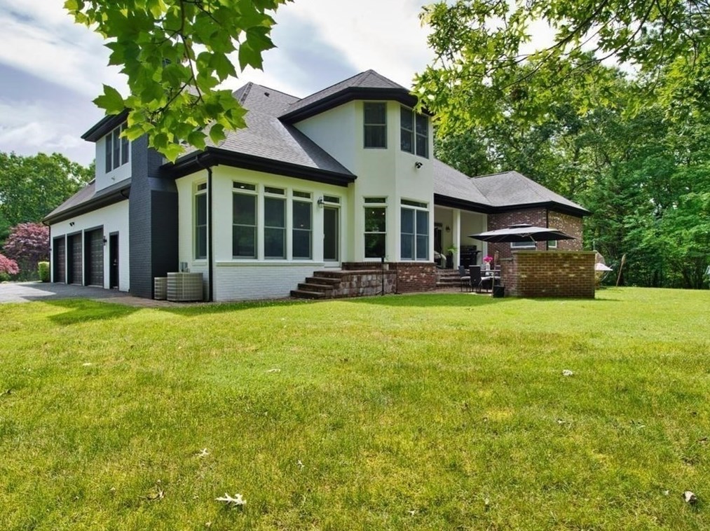 1274 Old Fall Riv Rd, Dartmouth MA 02747-1158 exterior