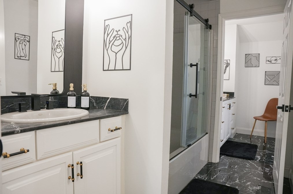 1274 Old Fall Riv Rd, Dartmouth MA 02747-1158 exterior